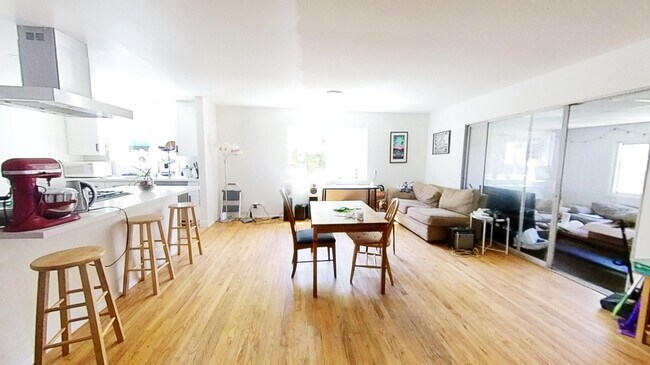 Foto del edificio - 6838 Del Playa Dr