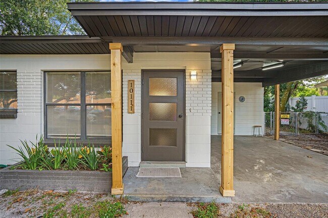 Building Photo - 10111 N Ola Ave