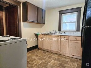 Building Photo - 897 Avon St
