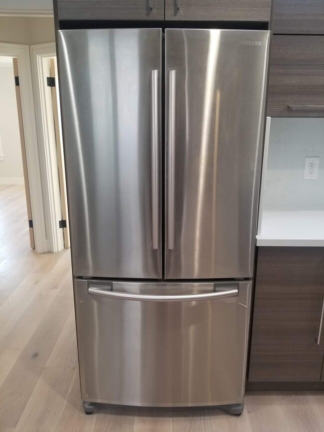 Refrigerador - 1887 24th Ave