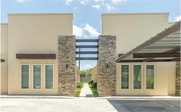 Building Photo - 15 Upas Dr