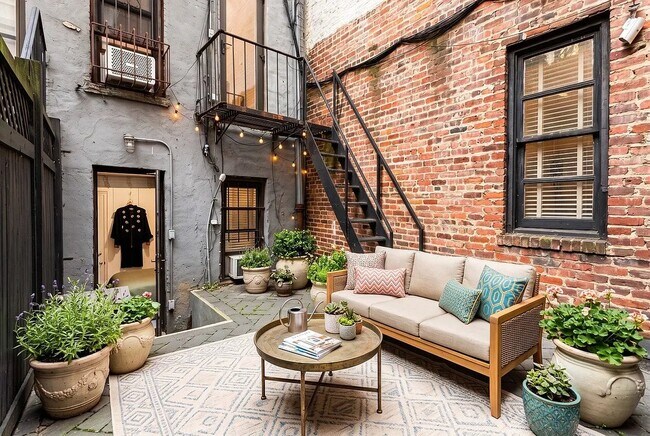 Foto del edificio - 118 E 4th St