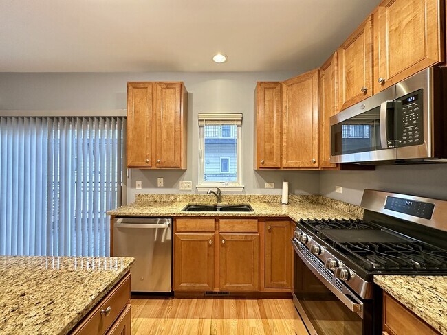 Building Photo - 3224 N Kilbourn Ave