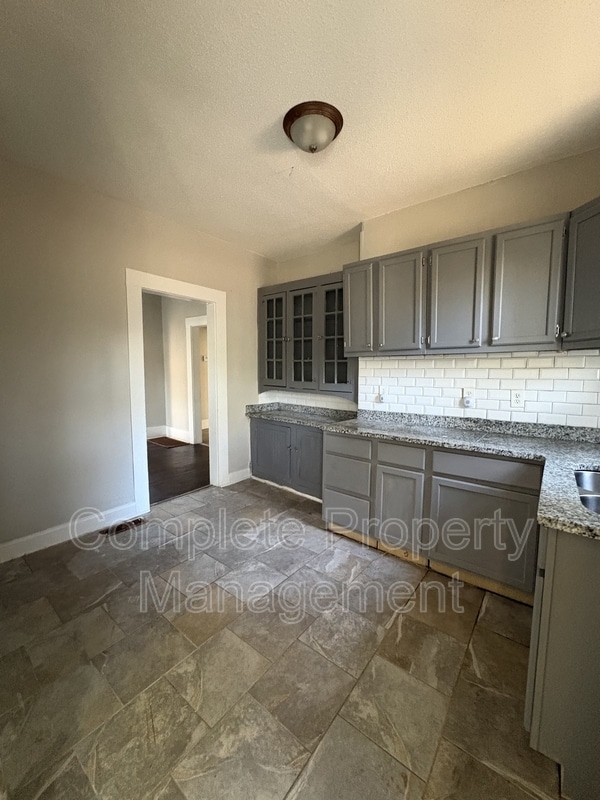 Building Photo - 768 80th Pl S