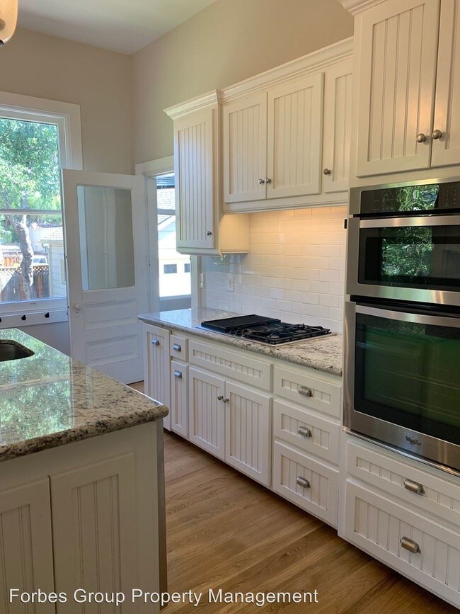 Foto del edificio - 4 br, 2.5 bath House - 560 N. 1st St.