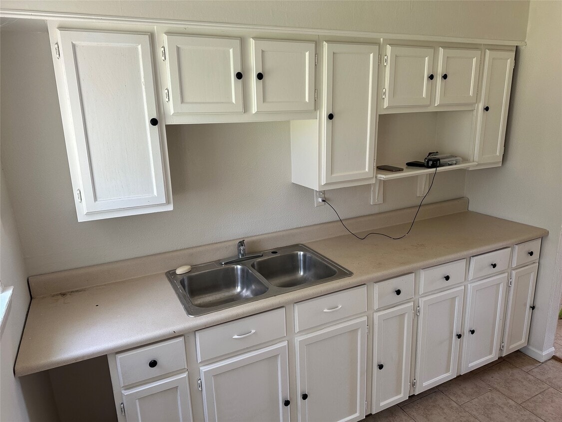 Primary Photo - 9301 Chesterfield Dr