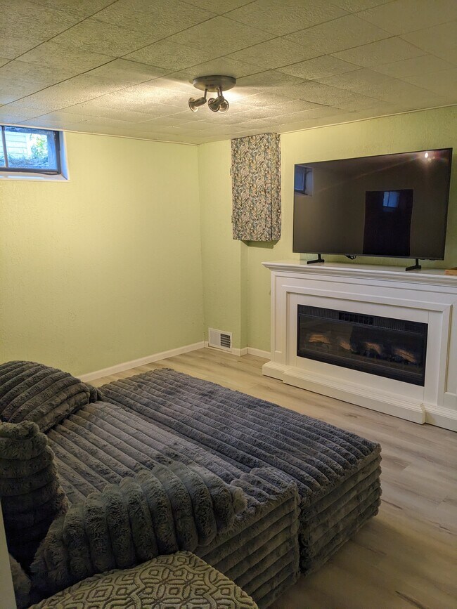 Foto del edificio - 643 36 1/2 Ave NE