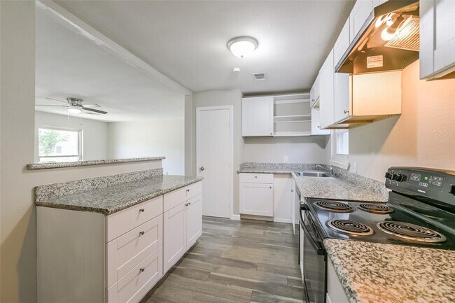 Building Photo - 3110 Albemarle Dr
