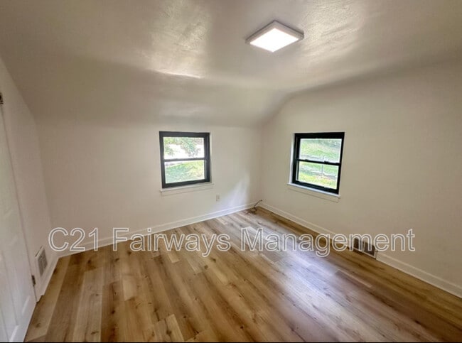 Foto del edificio - 10318 Lindberg Ave