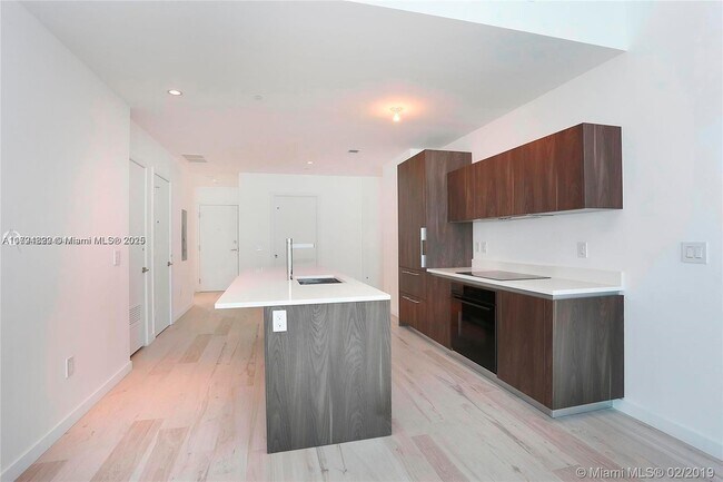 Foto del edificio - 480 NE 31st St