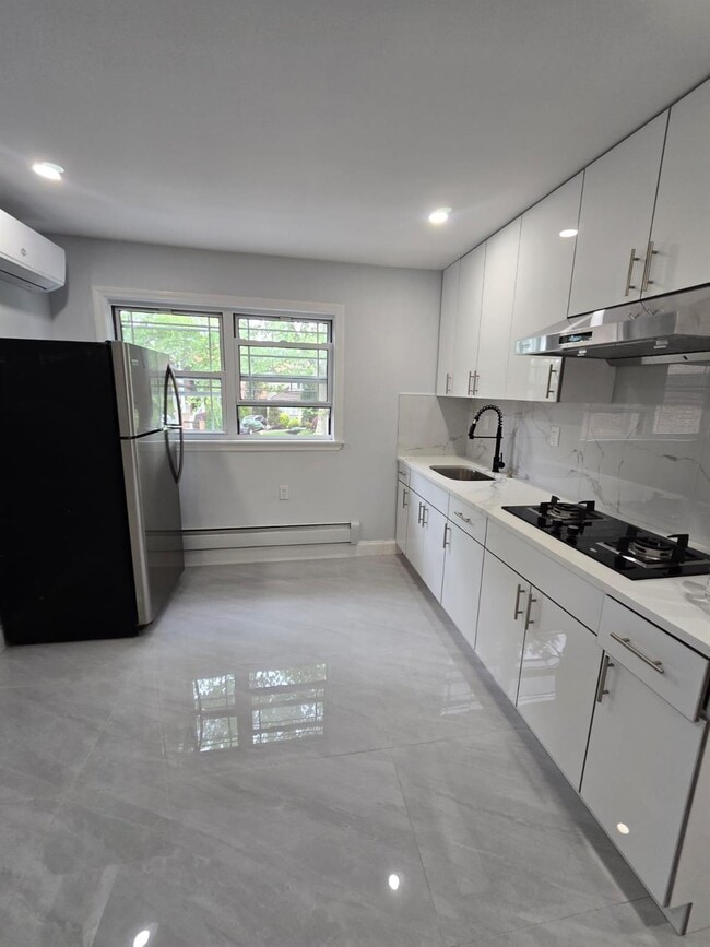 Foto del edificio - 251-25 Thornhill Ave