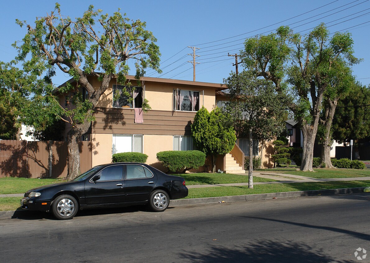 Building Photo - 2502 S Rosewood Ave