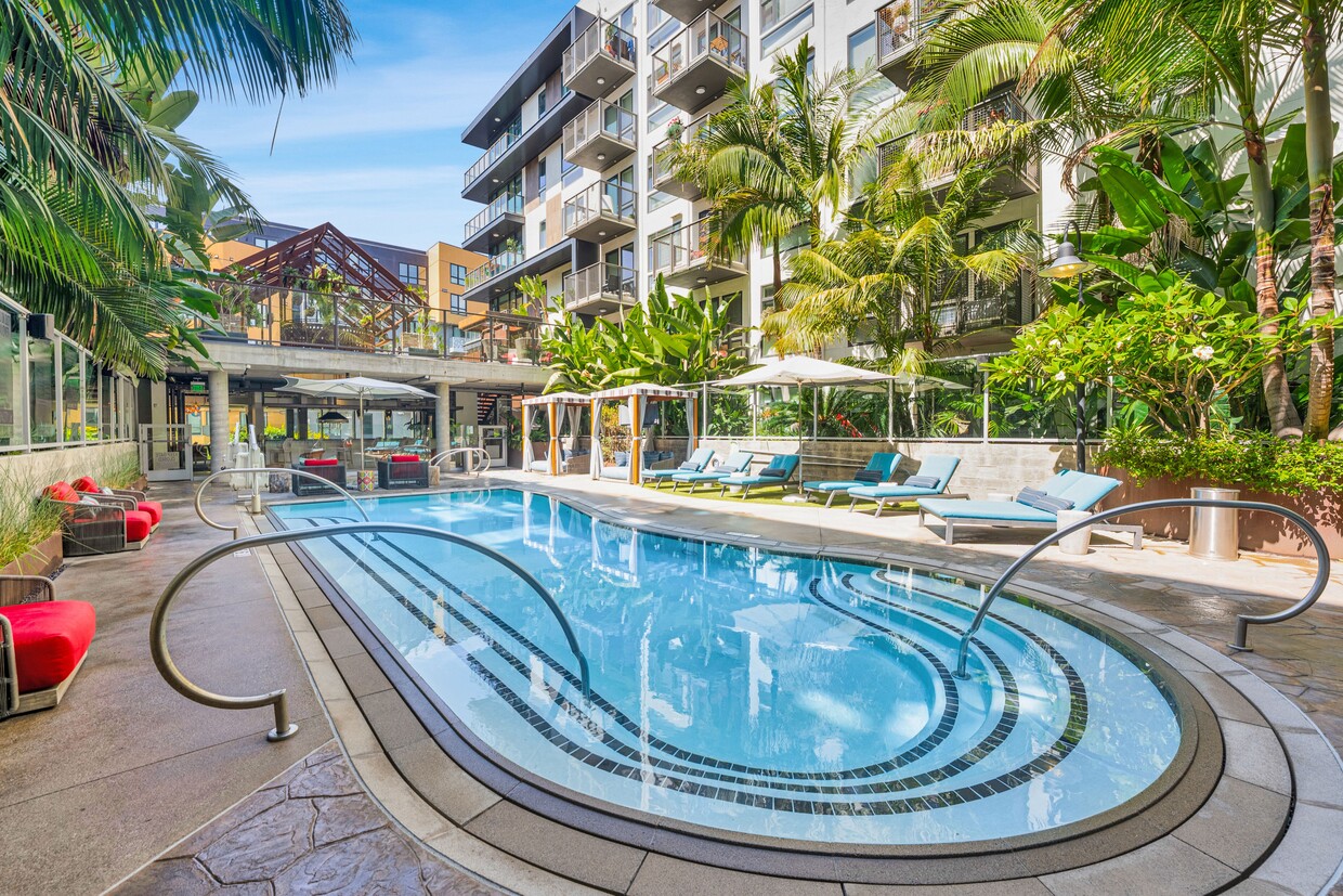 Primary Photo - Artisan