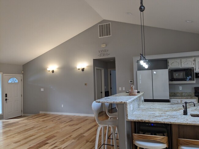 Building Photo - 100 Meadowsweet Pl
