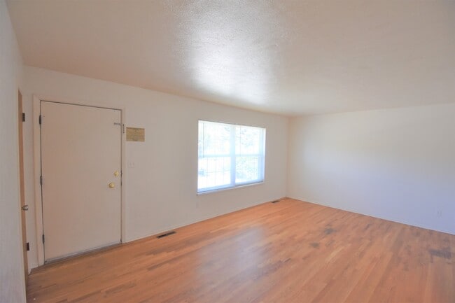 900 Morgan - 900 Morgan Dr