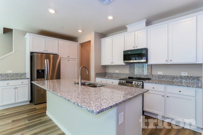 Building Photo - 6 Adella Pl