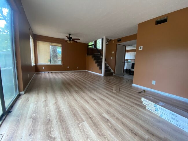 Building Photo - 8596 Creekwood Way