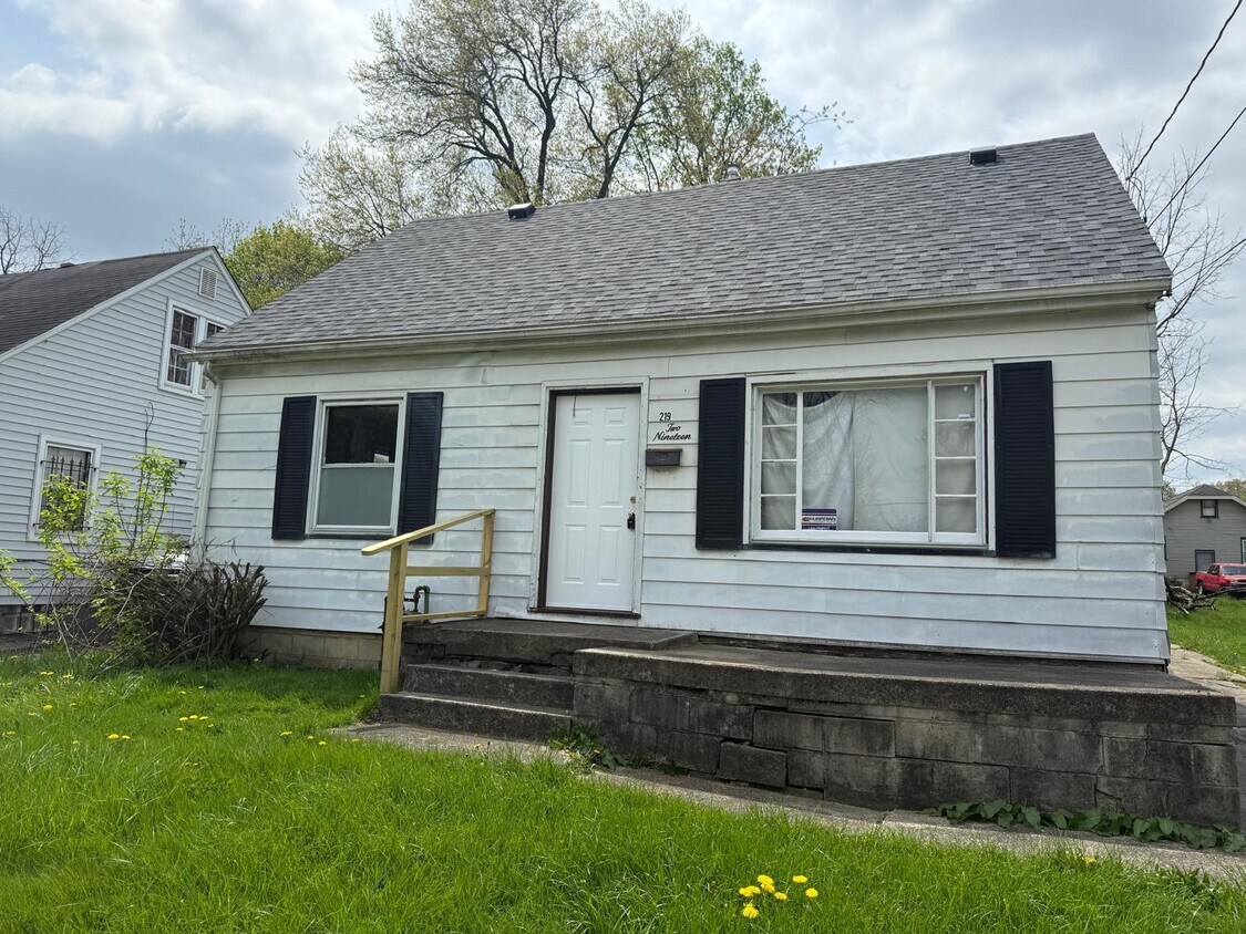 Primary Photo - 219 E Florida Ave