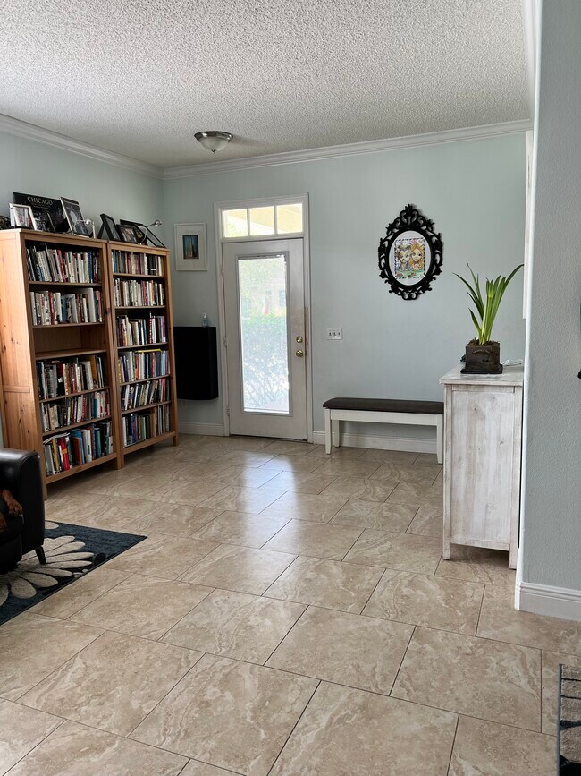 Foto del edificio - 2734 Rainbow Springs Ln