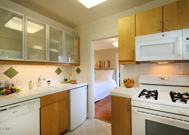 Building Photo - 303 N Hudson Ave