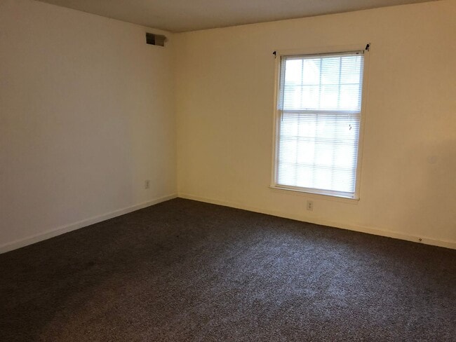 Building Photo - Carriage Hill Apartments