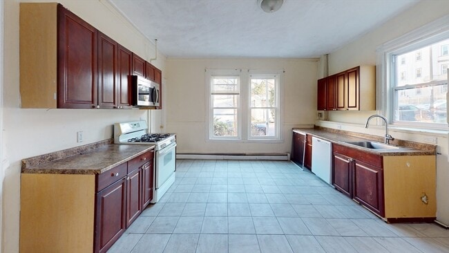 Building Photo - 129 St Alphonsus St