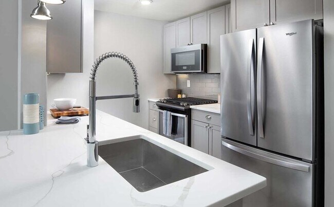 Foto del edificio - 100 Needham St