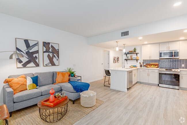 2HAB, 2BA - 949SF - Union Apartments