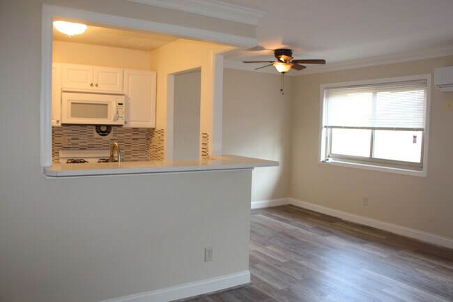 Building Photo - 1133 N Randolph St