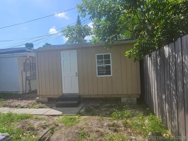 Building Photo - 1133 NE 15th Ave