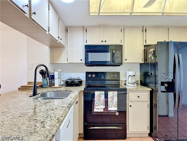 Foto del edificio - 15171 Cedarwood Ln