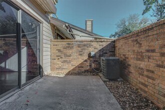 Building Photo - 200 Pecan Dr