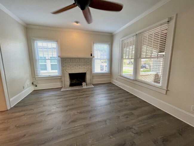 Foto del edificio - 1515 E Washington St