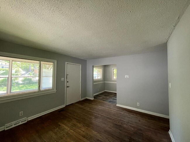 Foto del edificio - 2321 Stroller Ave