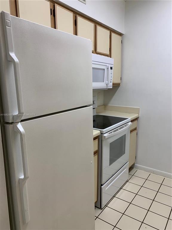 Foto del edificio - 2811 N Oakland Forest Dr