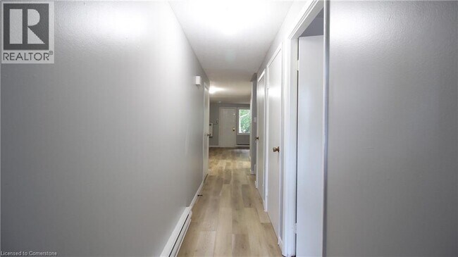 Photo du bâtiment - 1200 Courtland Ave E