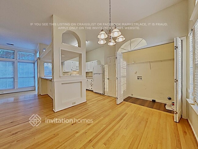 Building Photo - 14931 Rothwell Dr