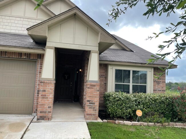 Building Photo - 835 Highland Vis