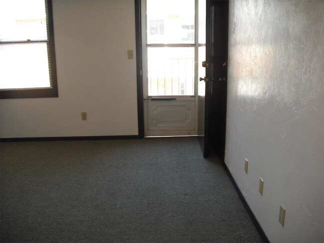 Building Photo - 2116 Harold St