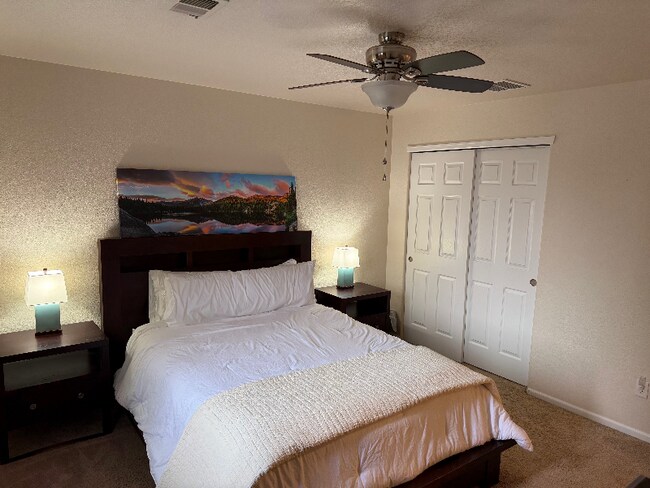 Foto del edificio - 721 Waterglen Dr