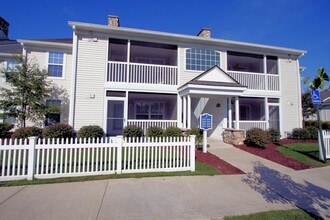 Building Photo - 2838 S Knightsbridge Cir