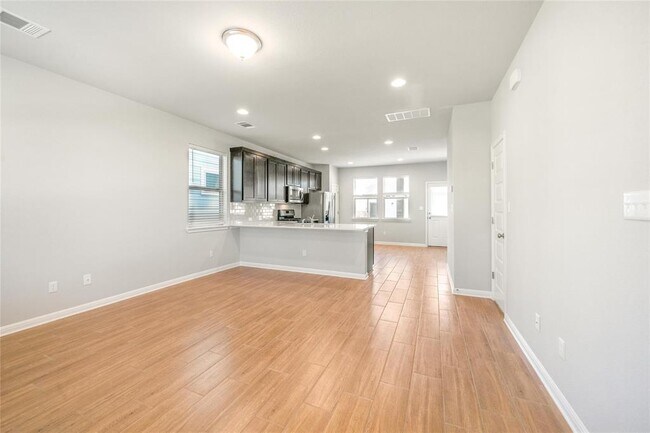 Building Photo - 2045 Arendale Dr