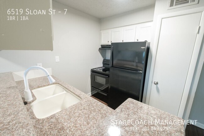 Foto del edificio - 6519 Sloan St