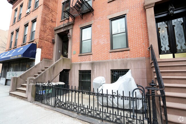 Building Photo - 550 Henry St