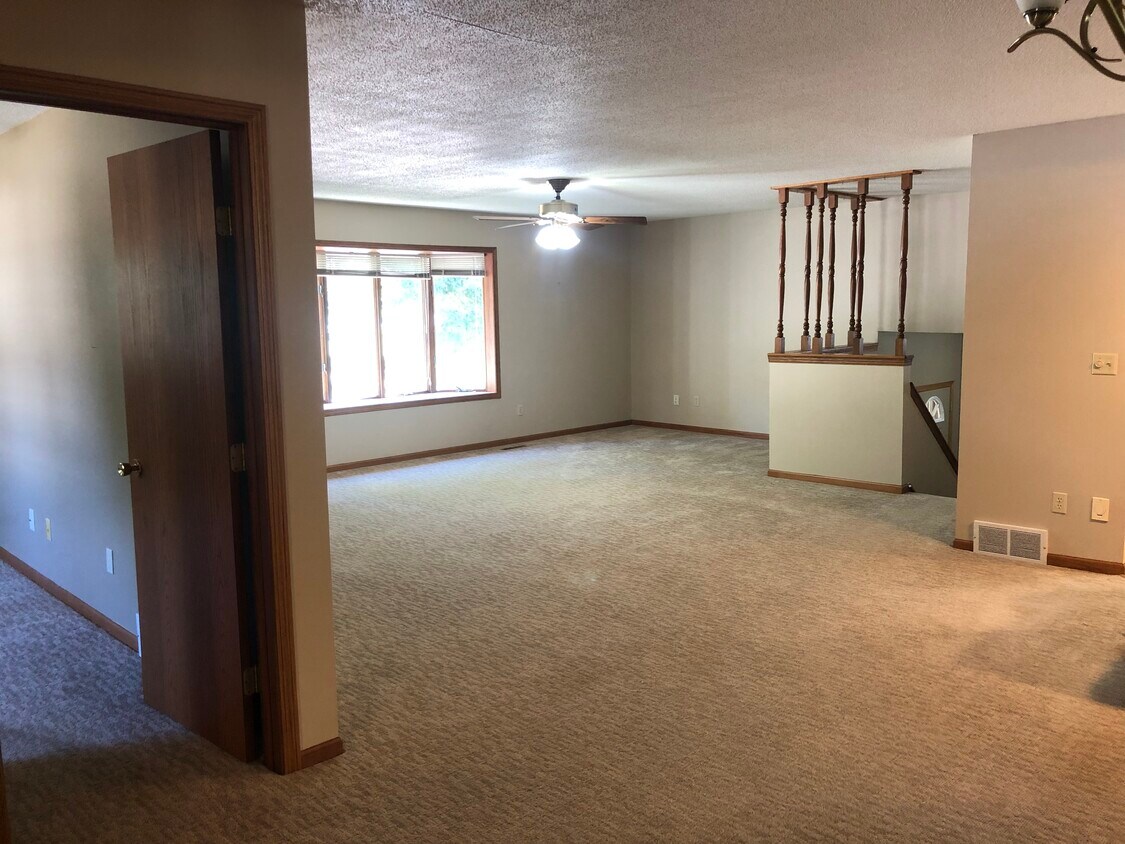 812 Southview Ct E, Marshall, MN 56258 House Rental in Marshall, MN