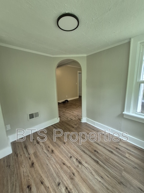 Building Photo - 1615 E Wilson Ave