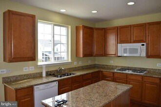 Building Photo - 233 Morlyn Dr