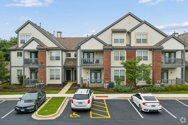 Building Photo - The Aventine at Oakhurst North