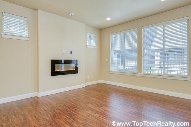 Building Photo - Outstanding Corner Lot 4BD* 2.5 BA* Locate...