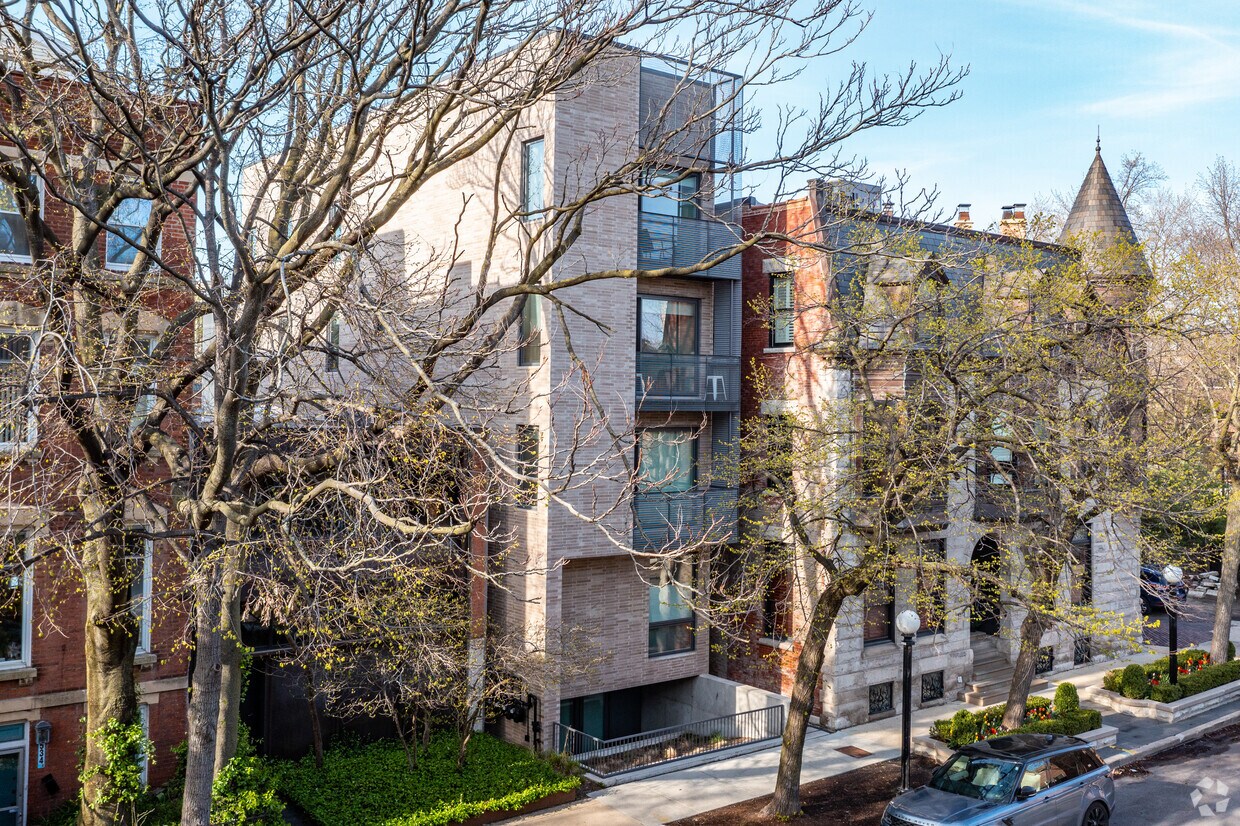 May 2022 - 530 W Dickens Ave